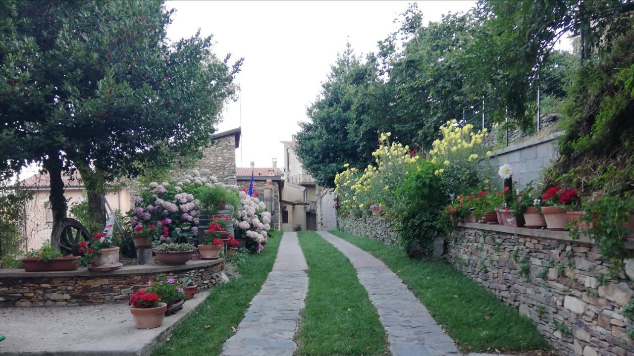 Agrifoglio B&B Con Giardino Aritzo Exterior foto